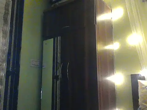 Snapshot of mickle_james chatting on 11.10.25 mickle james online show from 11.10.25