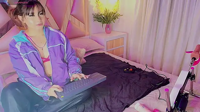 mia ailyn  online show from 10.31.25