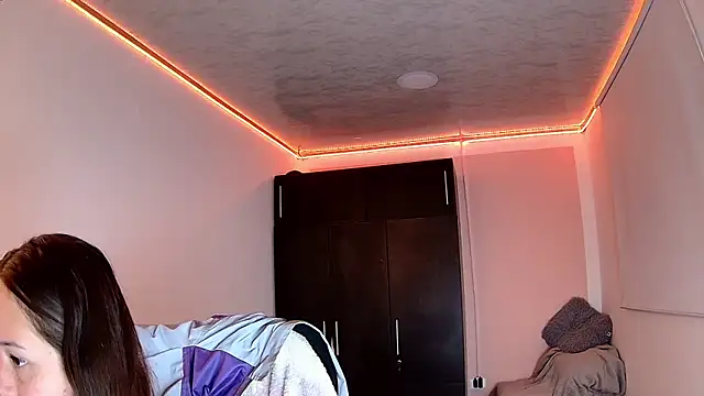 Snapshot of Violet_moon24 chatting on 10.09.25 Violet moon24 online show from 10.09.25