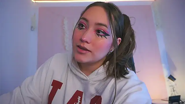 Snapshot of Violet_moon24 chatting on 11.02.25 Violet moon24 online show from 11.02.25