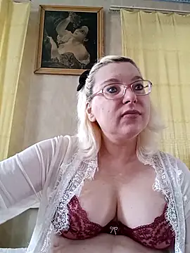 Snapshot of VikaKing chatting on 02.25.26 VikaKing online show from 02.25.26