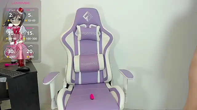 Snapshot of miaravel_ chatting on 10.09.25 miaravel online show from 10.09.25