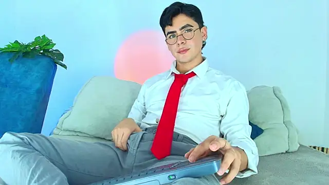 CamiiGuzmanX online show from 11.07.25