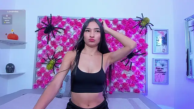 Snapshot of hannah_miller_1 chatting on 10.27.25 hannah miller 1 online show from 10.27.25