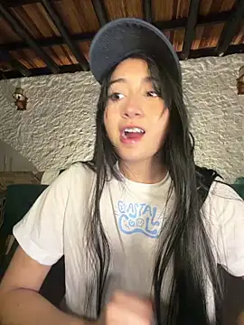 Snapshot of kaori_77 chatting on 06.19.26 kaori 77 online show from 06.19.26