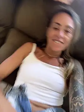 Snapshot of Princesahtinha chatting on 02.11.26 Princesahtinha online show from 02.11.26