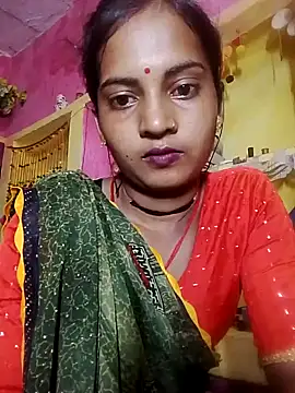 Snapshot of Hot_bbbb chatting on 10.04.25 Hot bbbb online show from 10.04.25