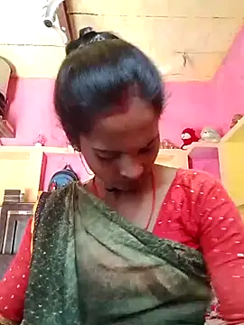 Snapshot of Hot_bbbb chatting on 10.08.25 Hot bbbb online show from 10.08.25