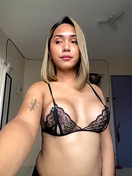 Snapshot of IvoryKath chatting on 10.31.25 IvoryKath online show from 10.31.25