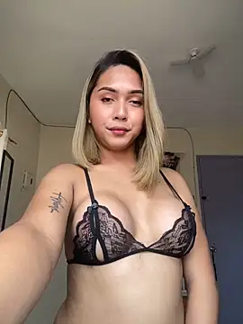 Snapshot of IvoryKath chatting on 11.05.25 IvoryKath online show from 11.05.25