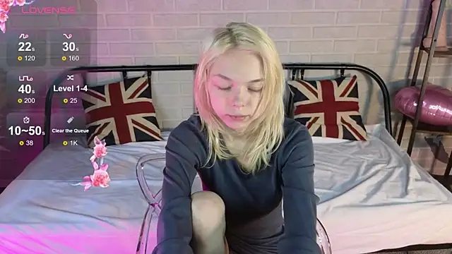 MillaHolt online show from 10.14.25