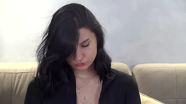 JuliaWangg online show from 09.23.25