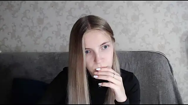 HitGyrl online show from 10.07.25