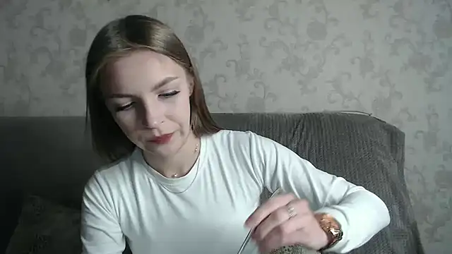 Snapshot of HitGyrl chatting on 05.07.26 HitGyrl online show from 05.07.26
