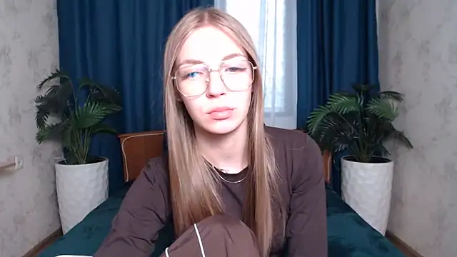 Snapshot of HitGyrl chatting on 05.31.26 HitGyrl online show from 05.31.26