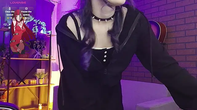 LiliLuna online show from 12.21.25