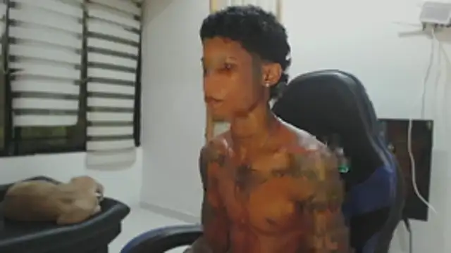 Snapshot of James_rufin chatting on 10.16.25 James rufin online show from 10.16.25