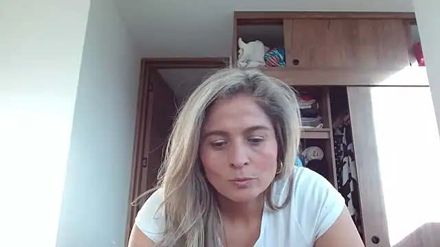 linda-mature43 online show from 09.13.25