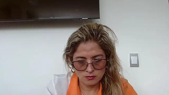 linda-mature43 online show from 10.15.25