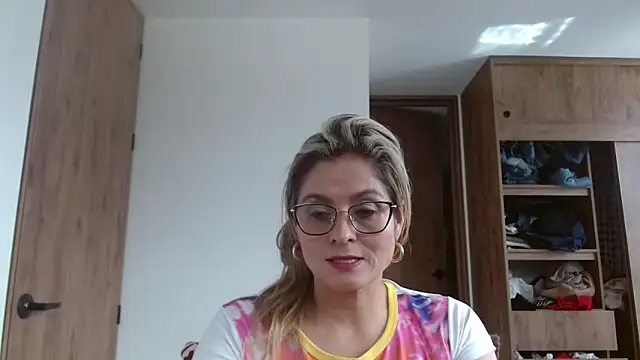 linda-mature43 online show from 10.25.25