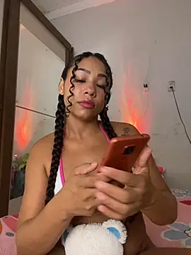 Snapshot of jhennyfer chatting on 12.05.25 jhennyfer online show from 12.05.25