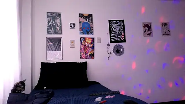 plutonbluemooon333 online show from 12.17.25