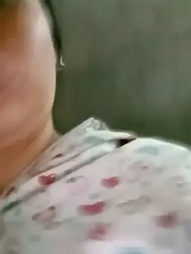 Snapshot of maple694 chatting on 10.01.25 maple694 online show from 10.01.25