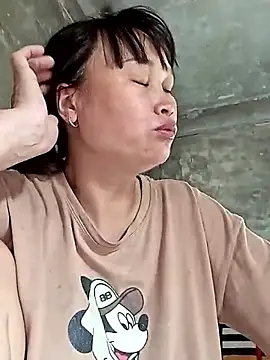 Snapshot of maple694 chatting on 10.16.25 maple694 online show from 10.16.25