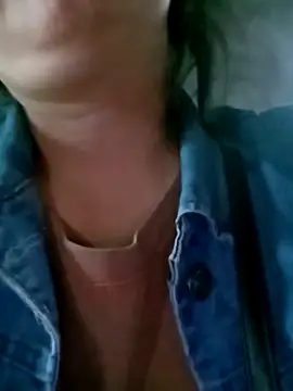 Snapshot of maple694 chatting on 10.27.25 maple694 online show from 10.27.25