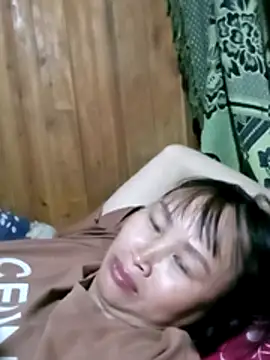 Snapshot of maple694 chatting on 10.29.25 maple694 online show from 10.29.25