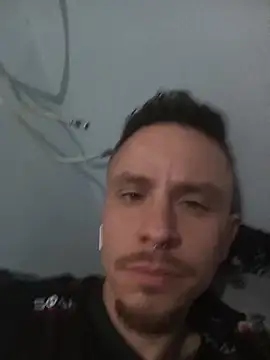 Snapshot of Guto-_- chatting on 11.06.25 Guto- - online show from 11.06.25