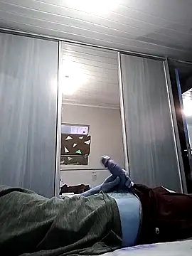 Snapshot of 12dery chatting on 09.15.25 12dery online show from 09.15.25