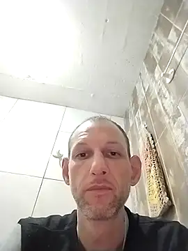 Snapshot of 12dery chatting on 10.04.25 12dery online show from 10.04.25