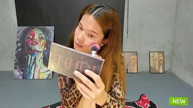 Snapshot of Colette_Thompson chatting on 10.21.25 Colette Thompson online show from 10.21.25