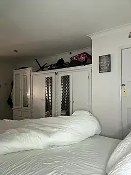 Snapshot of AroraAngel chatting on 10.17.25 AroraAngel online show from 10.17.25