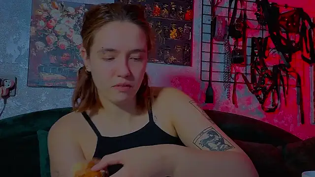 Snapshot of the_high_priestess chatting on 02.12.26 the high priestess online show from 02.12.26