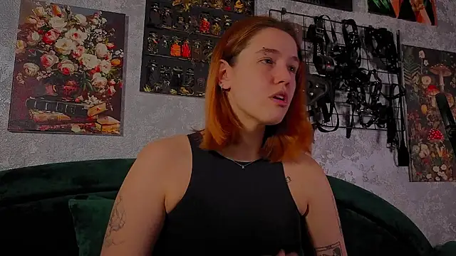 Snapshot of the_high_priestess chatting on 03.04.26 the high priestess online show from 03.04.26