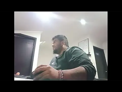 Snapshot of Rolo-Sumiso chatting on 11.20.25 Rolo-Sumiso online show from 11.20.25