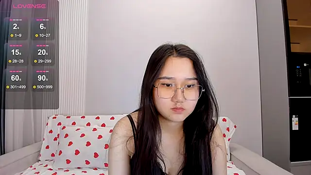 Snapshot of yoon_shin chatting on 11.15.25 yoon shin online show from 11.15.25