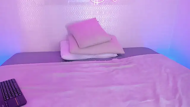 Snapshot of aleksandramiller_ chatting on 01.17.26 aleksandramiller online show from 01.17.26