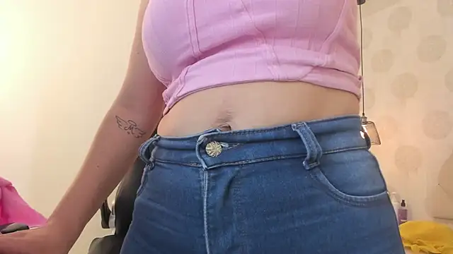 Snapshot of GIANAMILLER6 chatting on 10.02.25 GIANAMILLER6 online show from 10.02.25