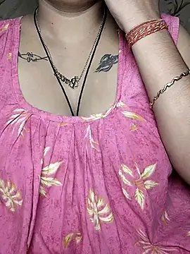 Shiny HOT01 online show from 10.25.25