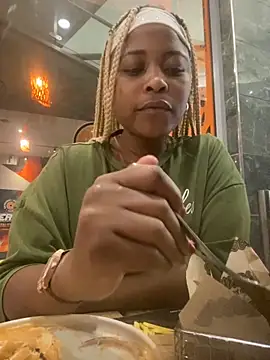 BQueen223 online show from 10.17.25