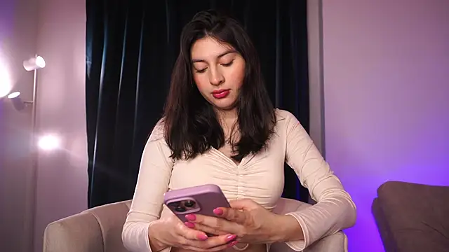 Snapshot of Auralea chatting on 10.03.25 Auralea online show from 10.03.25