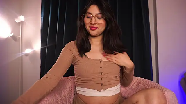 Snapshot of Auralea chatting on 10.20.25 Auralea online show from 10.20.25