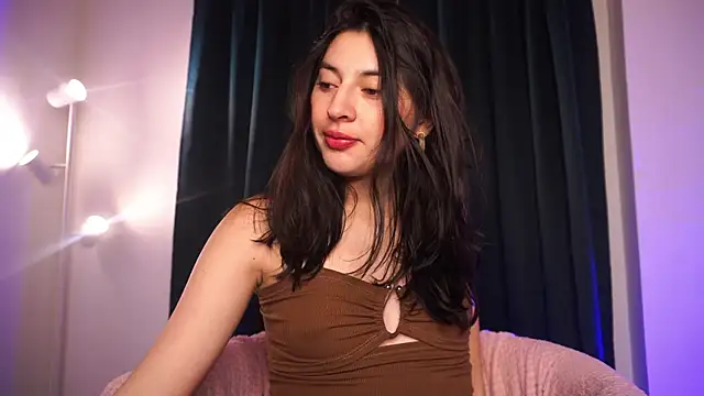 Snapshot of Auralea chatting on 10.27.25 Auralea online show from 10.27.25