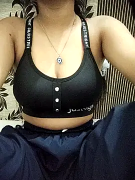 Snapshot of Nikita-Singh88 chatting on 10.13.25 Nikita-Singh88 online show from 10.13.25