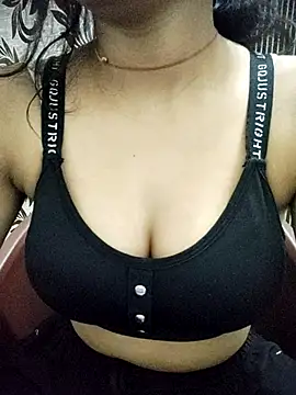 Snapshot of Nikita-Singh88 chatting on 11.05.25 Nikita-Singh88 online show from 11.05.25