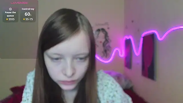 Snapshot of AliceHaris chatting on 09.27.25 AliceHaris online show from 09.27.25