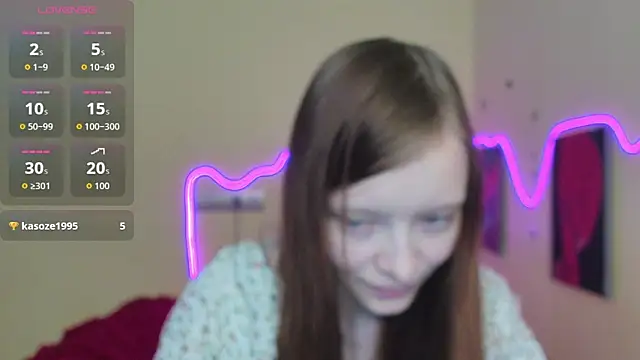 Snapshot of AliceHaris chatting on 09.30.25 AliceHaris online show from 09.30.25